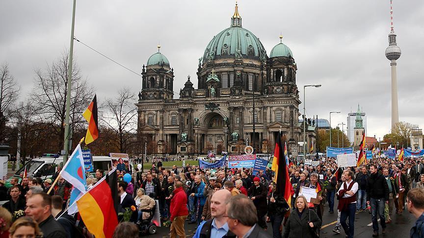 Ribuan Demonstran Anti Imigran di Jerman Berakhir Rusuh