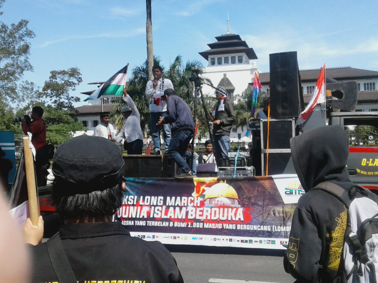 Ratusan Massa Ikuti “Longmarch Dunia Islam Berduka” di Bandung