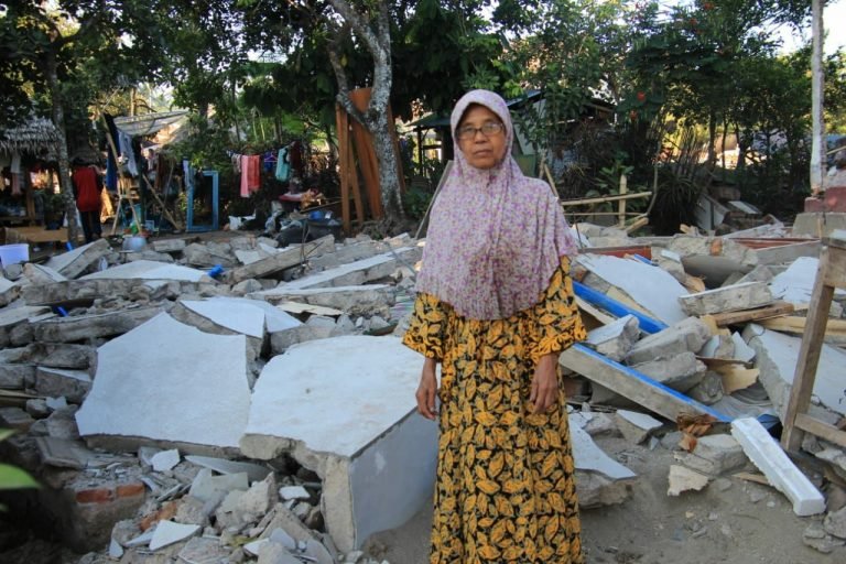 Rumahnya Hancur Akibat Gempa, Janda Tua Ini Dibuatkan Hunian Sementara