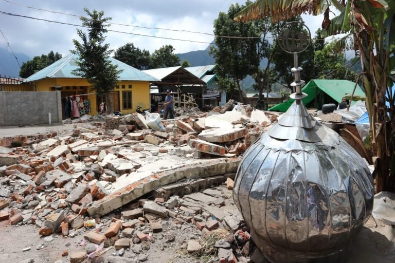Shalat di Masjid Darurat, Menjaga Taqwa Pasca Gempa
