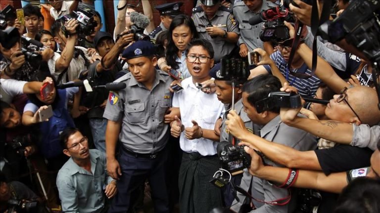 Bongkar Pembantaian Muslim Rohingya, Wartawan Reuter Ini Divonis 7 Tahun Penjara