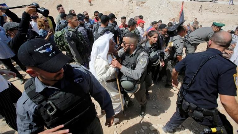 Militer Zionis Hancurkan Sebuah Desa Palestina ‘Khan al-Ahmar’