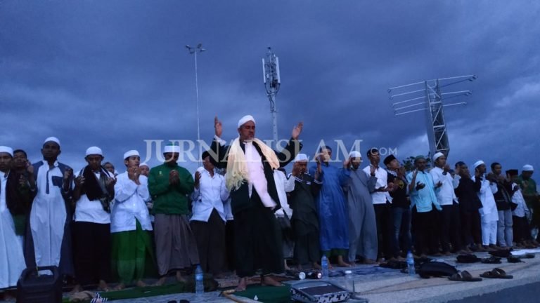 Ribuan Masyarakat dan Majelis Dzikir Al Khairaat Gelar Dzikir dan Doa Bersama di Pantai Talise Palu