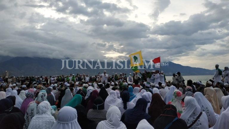 Resolusi Wisata Pantai Talise, Palu Menurut Imam Besar FPI Sulteng
