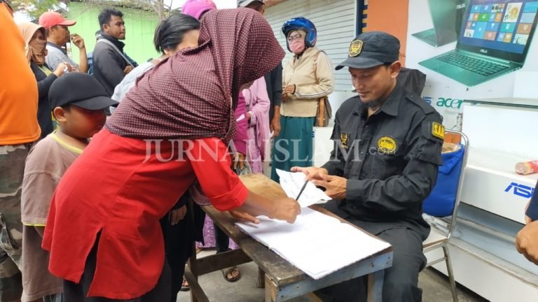 Jamaah Ansharusy Syariah Bagikan Ratusan Paket Sembako di Palu