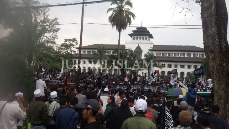 Pemerintah Diminta Tak Kaitkan Bendera Tauhid dengan HTI