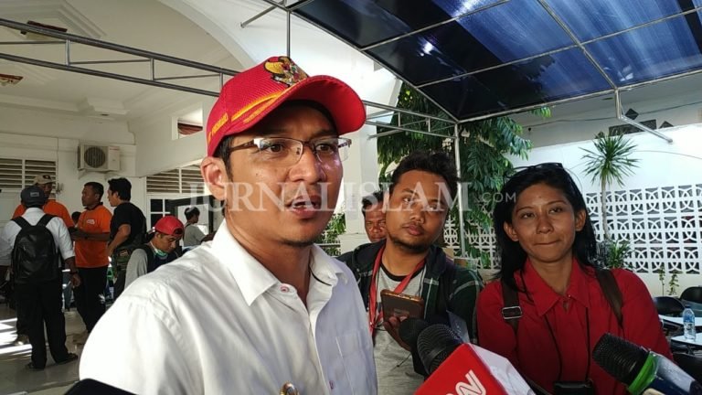 Sambil Meneteskan Air Mata, Pasha Ungu Nyatakan Siap Mundur