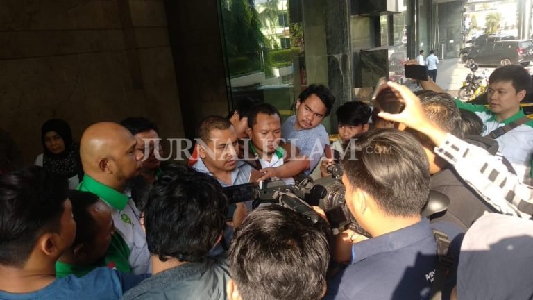 Keluarga Laskar FPI Korban Pembunuhan Mengaku Tertekan atas Teror Pihak Aparat