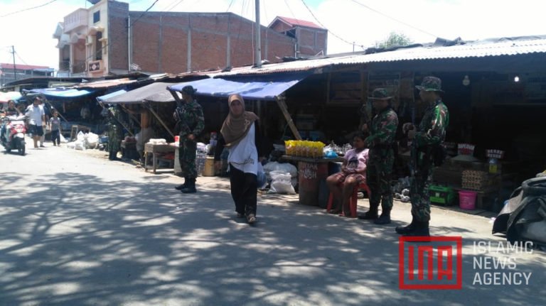 Dijaga Ketat TNI, Pasar Masomba Palu Mulai Beroperasi