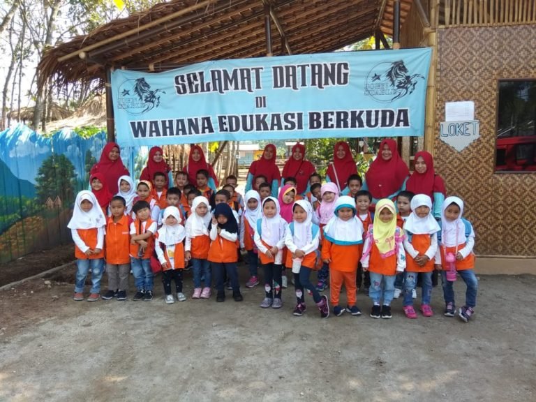Mengintip Serunya Trend Olahraga Berkuda dan Memanah Anak-anak di Serang
