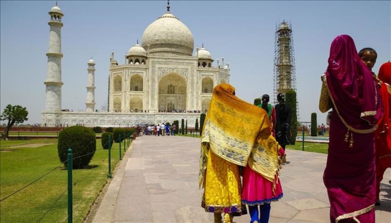 Pemerintah India Tutup Masjid Taj Mahal untuk Sholat kecuali Hari Jumat