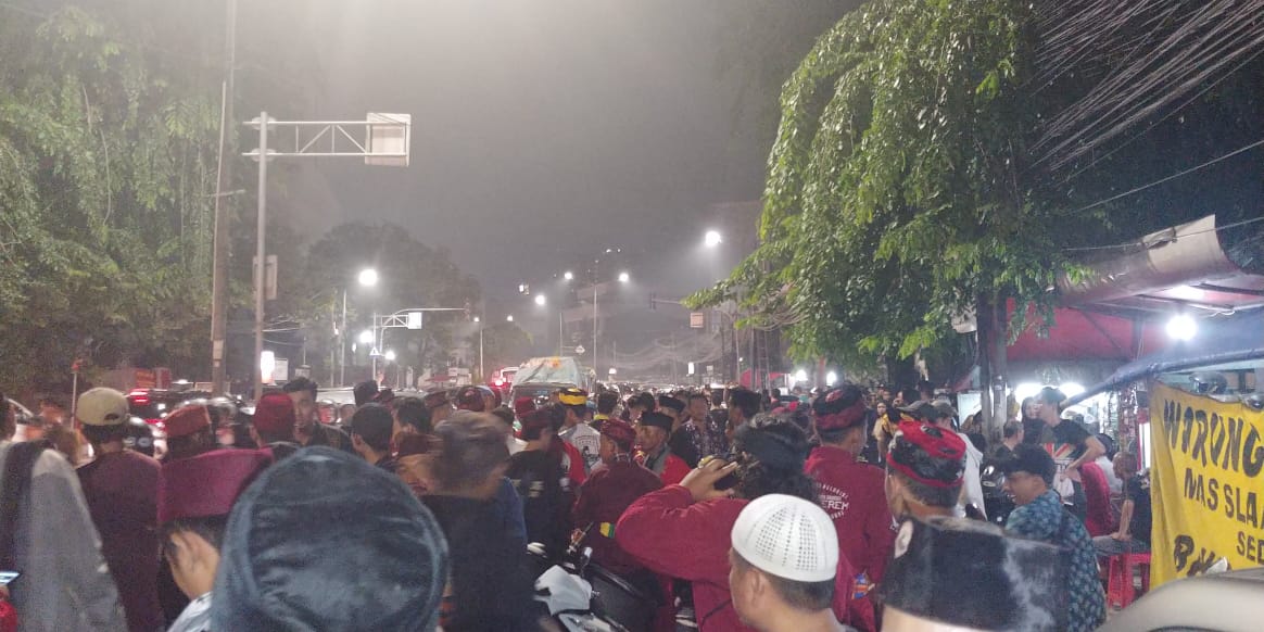 Ricuh! Banteng Muda Indonesia Pasang Spanduk Tolak Reuni Akbar 212 di Jakpus