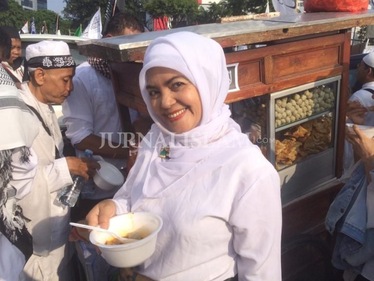 Reuni Akbar 212, Ada Bakso Bakwan Malang Gratis di Tugu Tani
