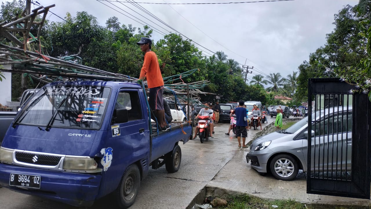Beredar Isu Air Laut Naik, Warga Berhamburan Menuju Gunung
