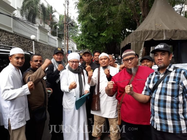 Massa GUIB Jatim Datangi Konjen RRC di Surabaya