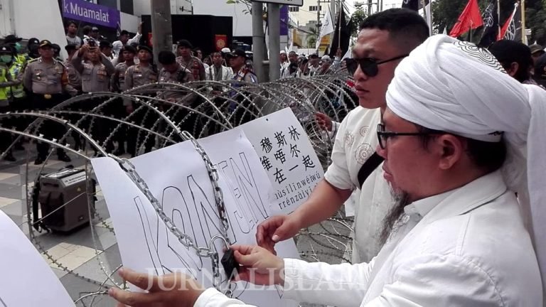 Sah! Warga Jatim Akhirnya Segel Konjen RRC di Surabaya