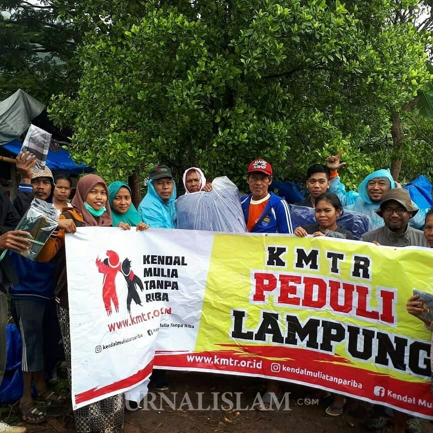 Dirikan Posko di Lampung, KMTR dan SPU Serahkan Bantuan untuk Korban Tsunami