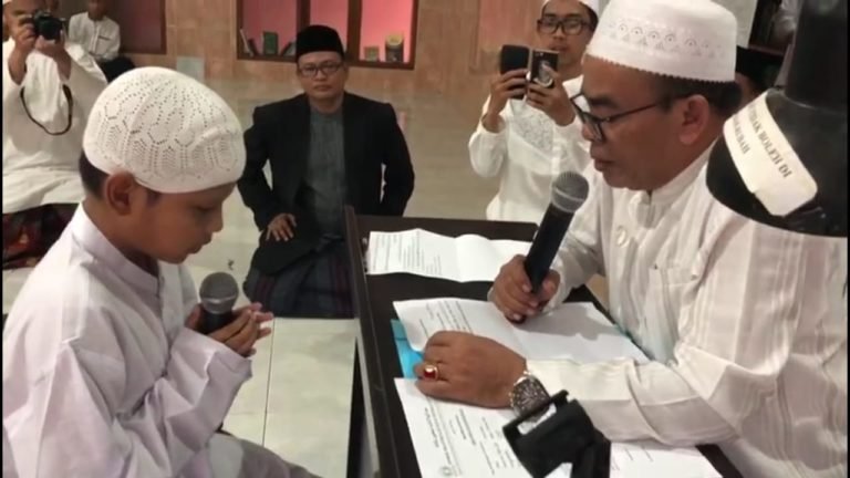 Diantar Ayah Angkat, Anak Ini Mantap Bersyahadat di Ponpes Sukamanah Tasikmalaya