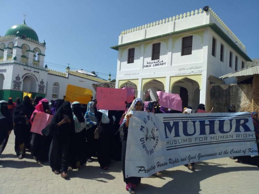 Muslim Lamu Kenya Berunjuk Rasa Tolak Pelarangan Jilbab di Sekolah