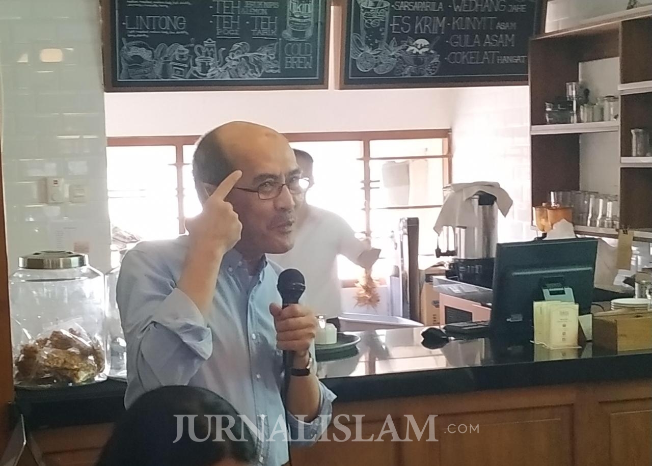 Ekonom Senior: Pengadaan Kartu Sakti Bukti Pembangunan Jokowi Tak Efektif