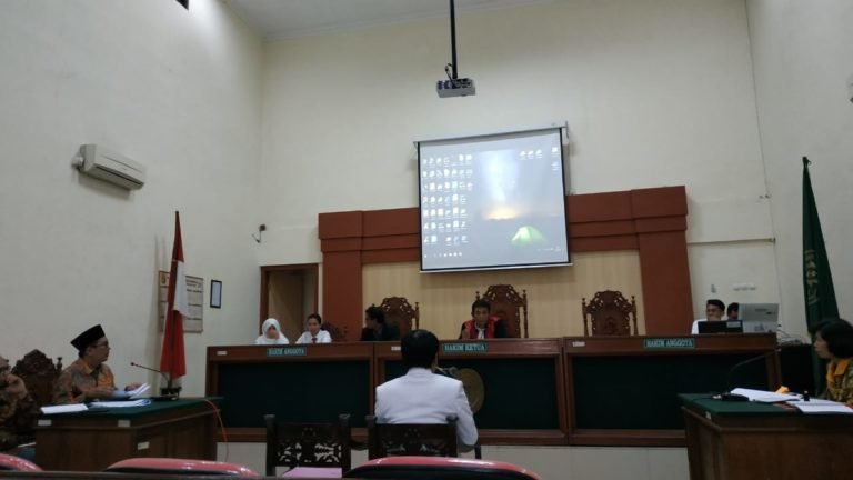 Keluarga Harap Hakim Hukum Adil Pembunuh Siyono