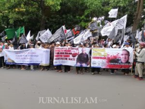 Datangi Konjen Australia, SOIS Gelar Aksi Teatrikal ‘Ceplok Telur’