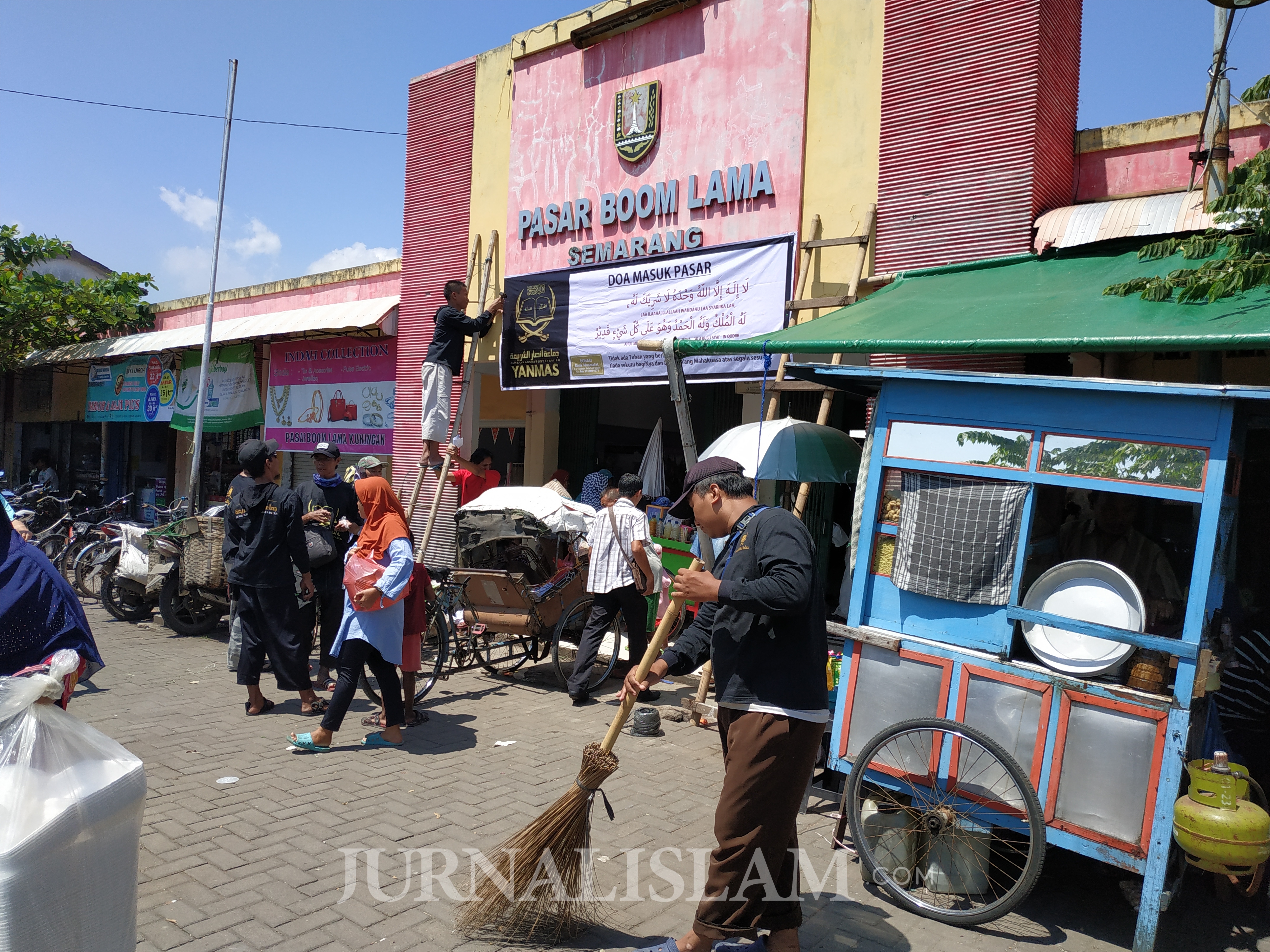 JAS Semarang Gelar Aksi Sosial dan Pasang Spanduk Dakwah di Pasar