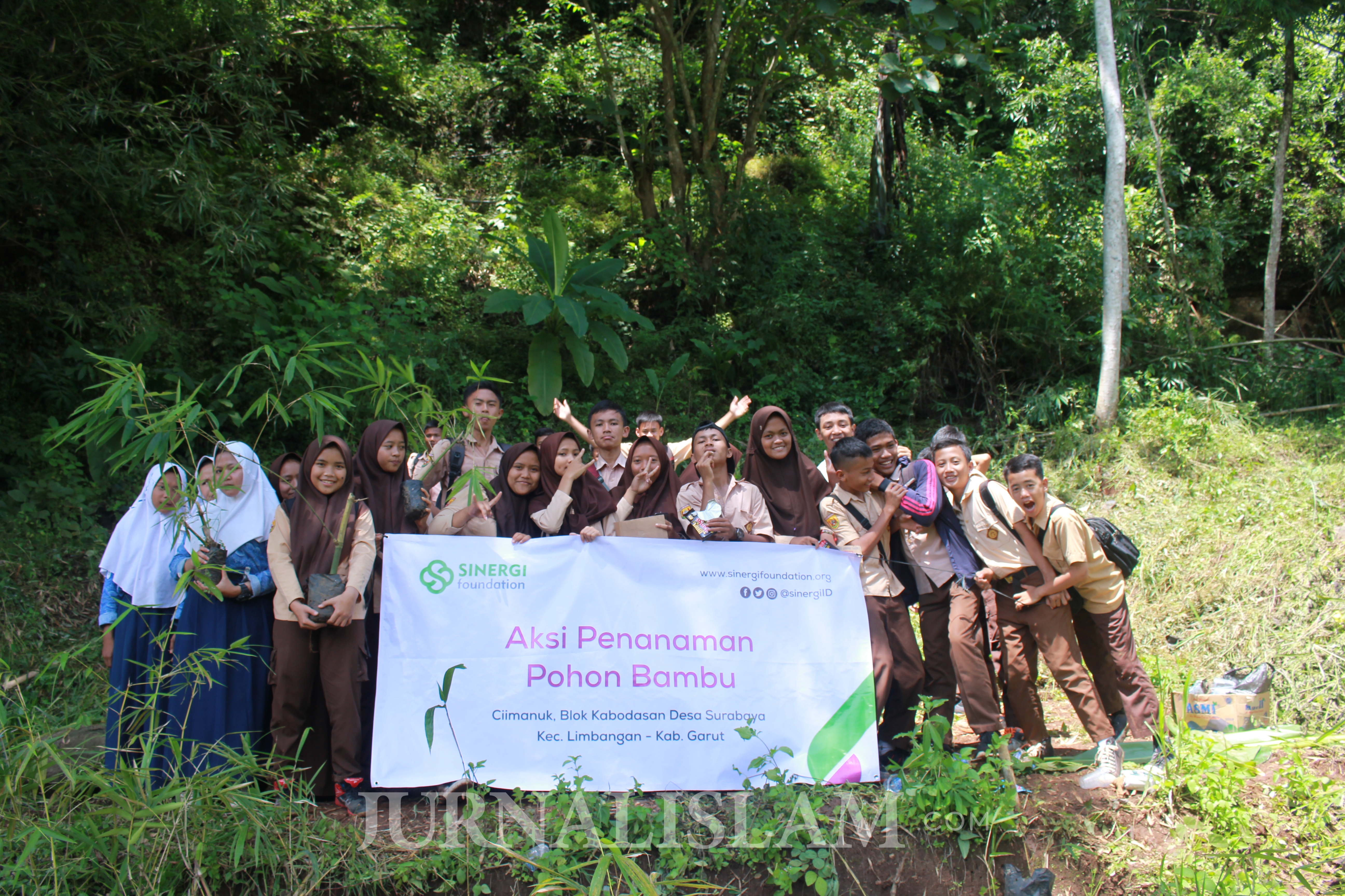 Sinergi Kebaikan Masyarakat Perbaiki Alam dengan Tanam 1000 Bambu
