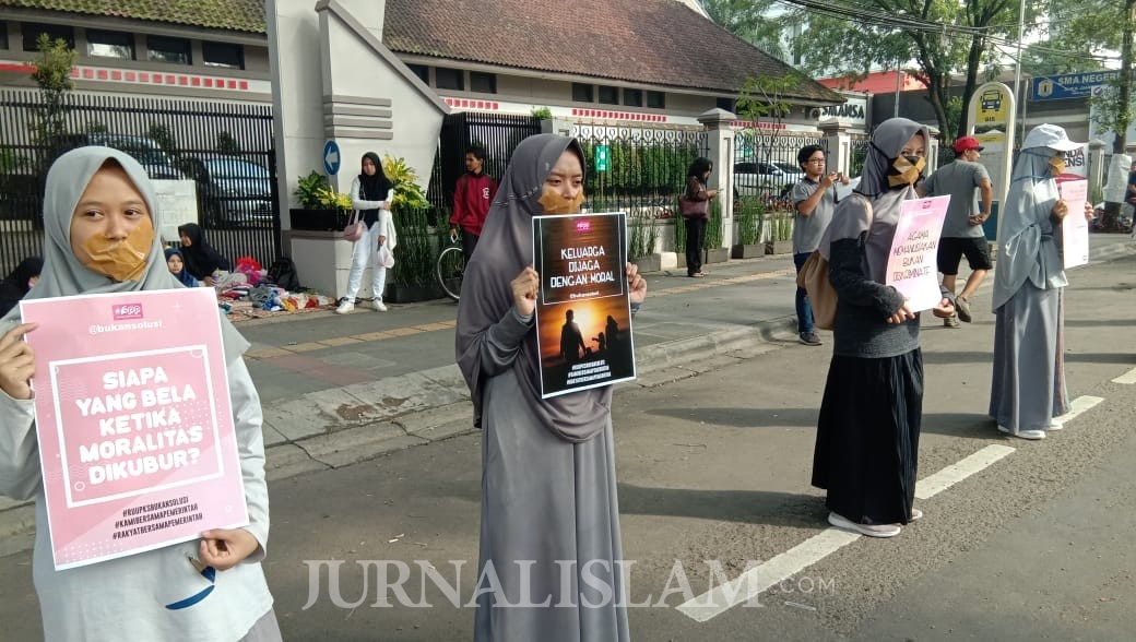 Pelajar dan Elemen Komunitas Bandung Gelar Aksi Tolak RUU-PKS