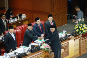 DPR Sahkan UU Haji dan Umrah