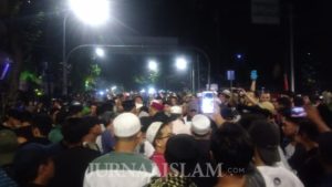 Massa Aksi 215 Masih bertahan, Minta Kawan Mereka Dibebaskan