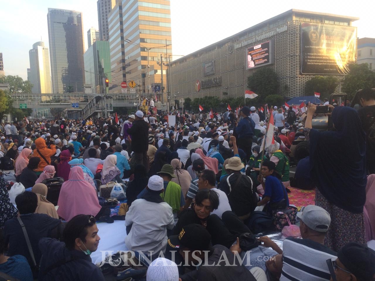 Massa Gerakan Nasional Kedaulatan Rakyat Tuntut Jokowi-Ma’ruf Didiskualifikasi