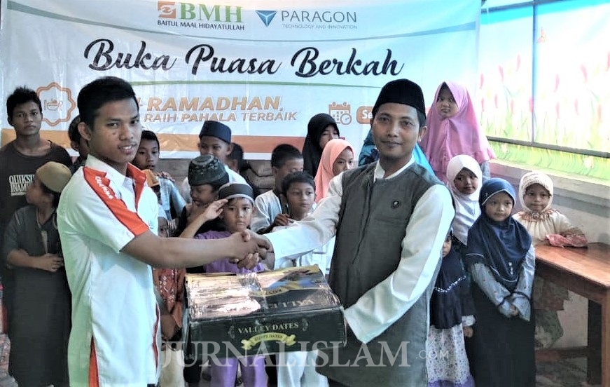 BMH-Paragon Gelar Buka Puasa dan Berikan Kado Muallaf di Sentani dan Kerom Papua