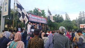 Warga Solo Gelar Aksi Minta MK Bersikap Adil Putuskan Hasil Pilpres