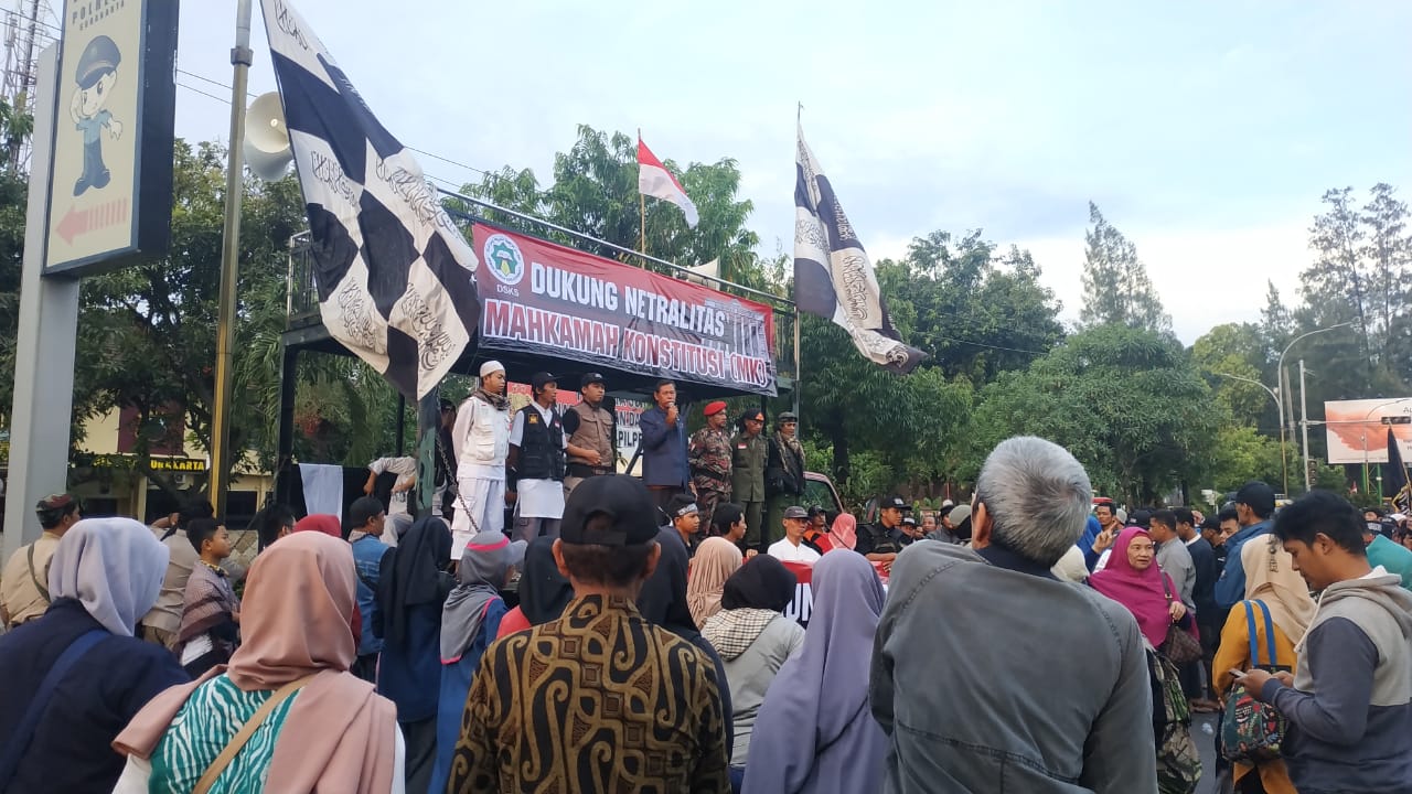Warga Solo Gelar Aksi Minta MK Bersikap Adil Putuskan Hasil Pilpres