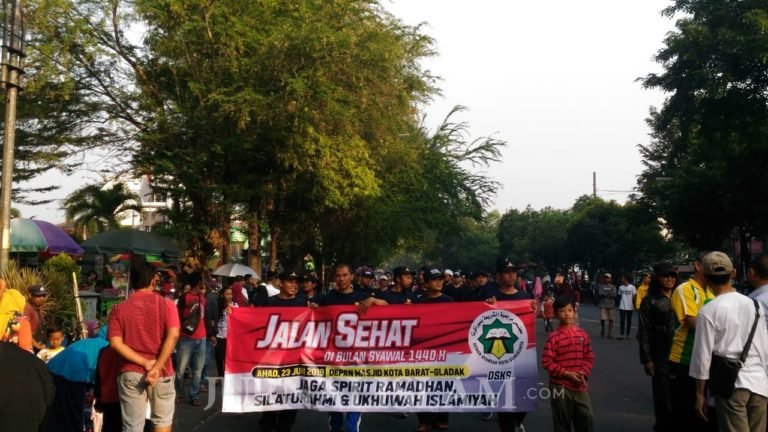 Jaga Ukhuwah dan Spirit Ramadhan,  Umat Islam Soloraya Hadiri Aksi Jalan Sehat