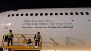 Ucapan ‘Terima Kasih Jokowi’ di Badan Pesawat Garuda Dinilai Berlebihan