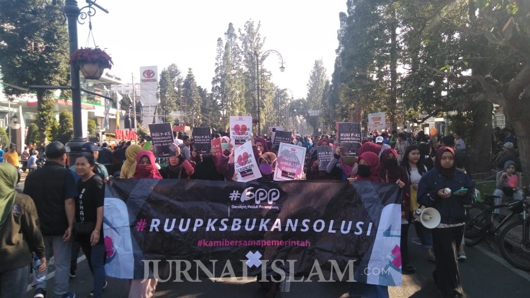 Gerakan Peduli Perempuan Bandung Gelar Aksi Menolak RUU P-KS