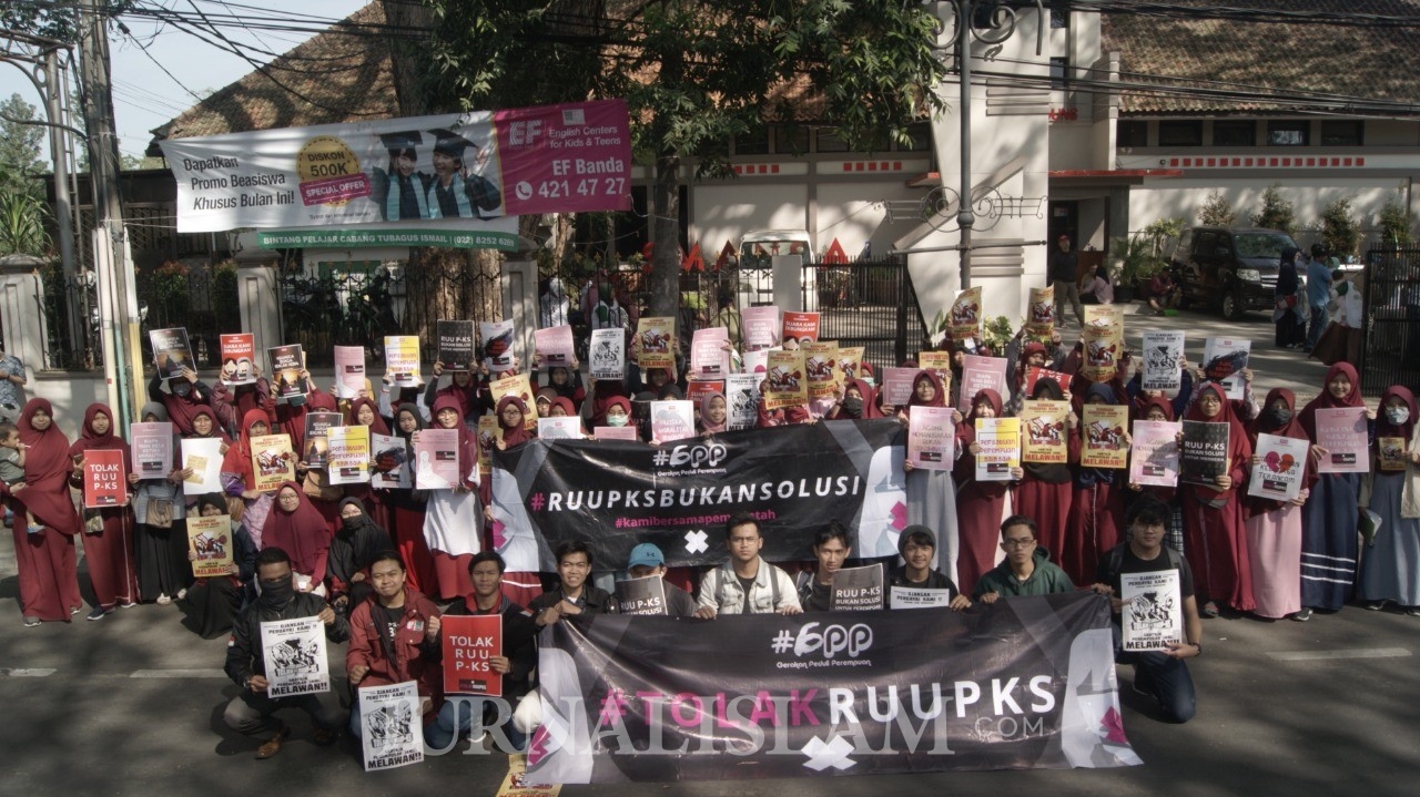 Warga Bandung Kembali Gelar Aksi Tolak RUU P-KS di CFD Dago