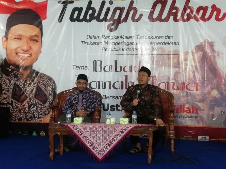 Ribuan Warga Karanganyar Hadiri Malam Kemerdekaan bersama Ustaz Salim A Fillah
