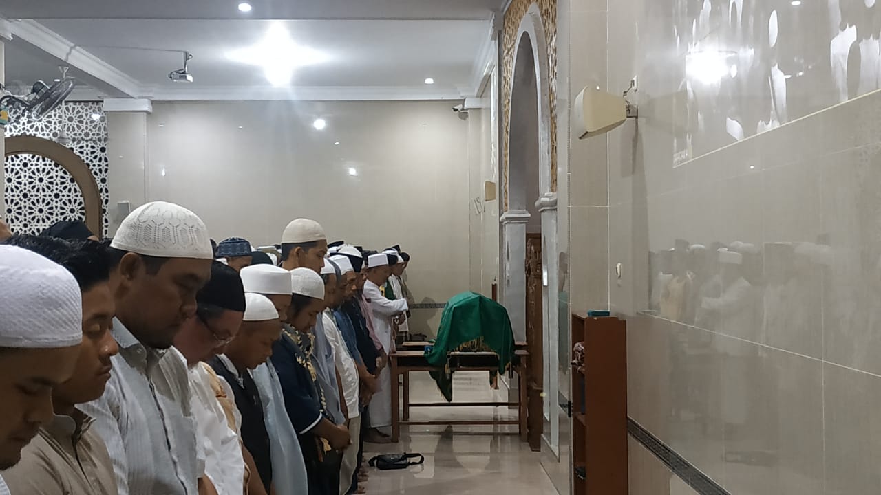 Ribuan Orang Shalatkan Jenazah Ustaz Wahyudin di Ponpes Ngruki