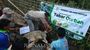 ECR Indonesia Salurkan Hewan Kurban di Desa Pelosok Banjarnegara