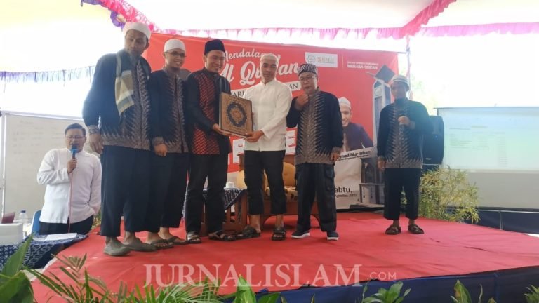 Menara Qur’an BMH Karanganyar Diresmikan Bersama Ustaz Salim A Fillah