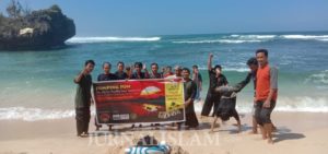 Sambut HUT RI, Fosikom Bersama Remaja Masjid Cemani Gelar Jumping Fun di Gunungkidul.