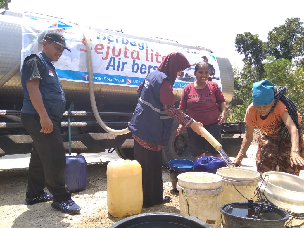 LAZ Solopeduli Bantu Warga Sragen Salurkan Air Bersih