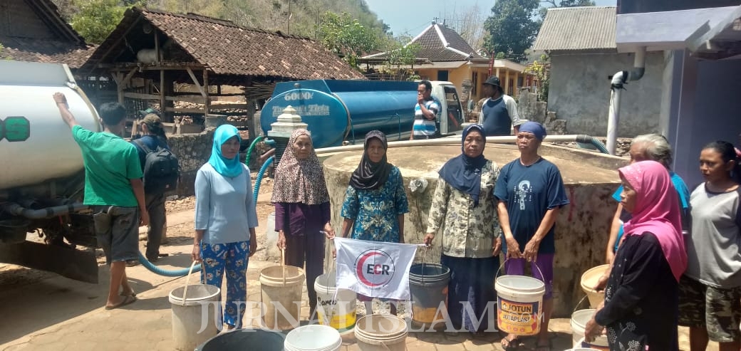 Kemarau Panjang, ECR Bersama Komunitas Muslim Soloraya Berikan Air Bersih di Yogya dan Wonogiri