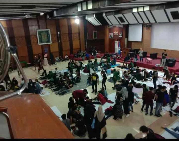 Polisi Klaim Tak Ada Korban, Mahasiswa Bandung: 92 Orang Terluka