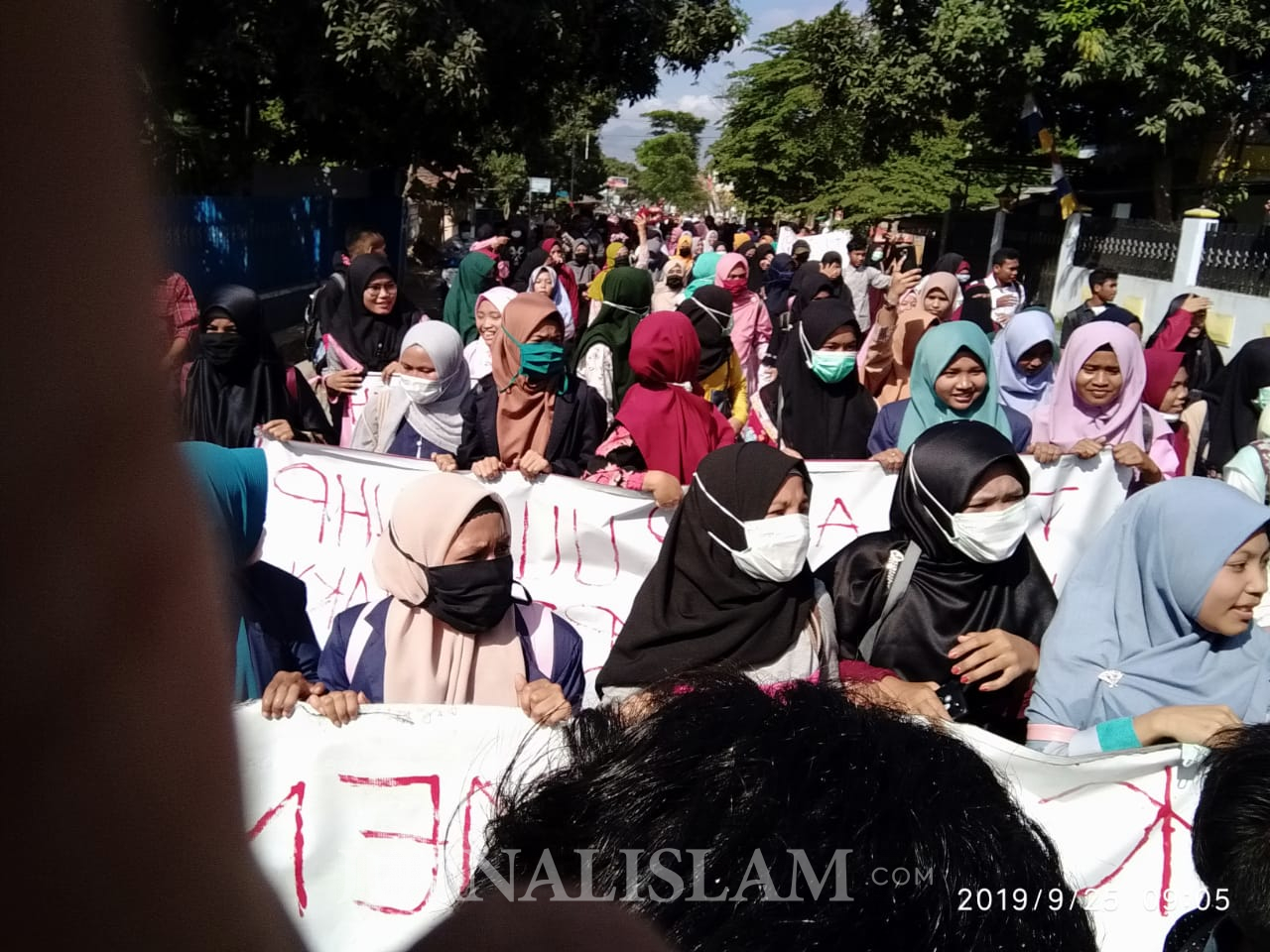 Aliansi Mahasiswa Bima Turun Tolak UU KPK dan RKUHP