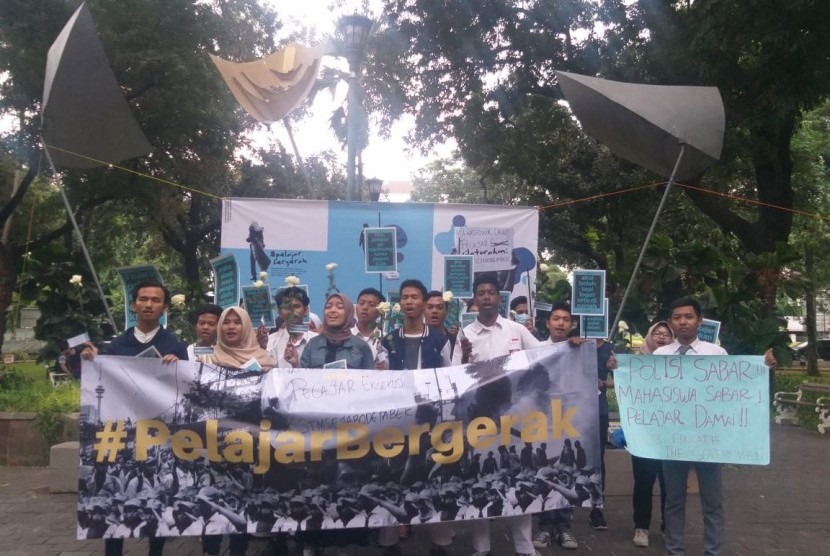 Dukung Mahasiswa, Pelajar Gelar Aksi Tuntut Polisi Tidak Represif