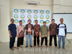 Pemuda Dewan Dakwah Cilegon Bedah Buku “Dari Kata Menjadi Senjata”